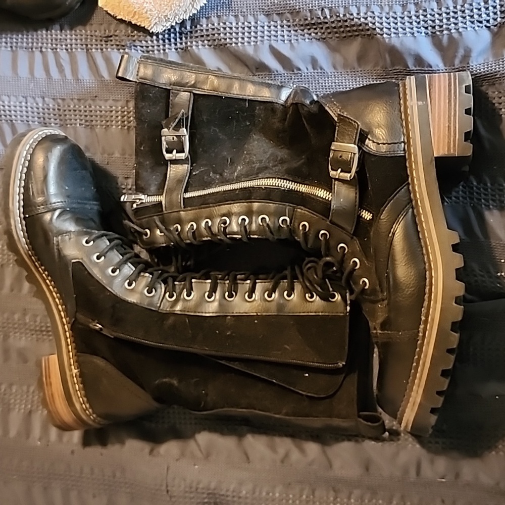 Lace/zip up black leather and suede lug soled boots